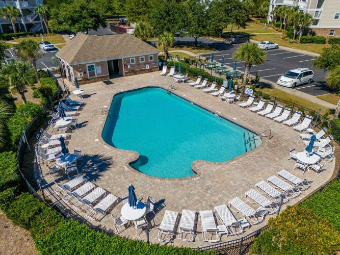 Escape to Arcadia Beach South! Discover a spacious 3-bedroom, 2-bath golf villa in Barefoot Resort, North Myrtle Beach. Enjoy a fully equipped kitchen, private balcony, pools, year-round hot tub, golf courses, and nearby dining. Perfect for families and golf lovers. Book now!